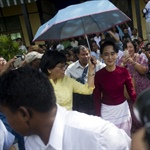 Aung San Suu Kyi : prisonnière hier, symbole aujourd'hui, et peut-être demain… présidente !