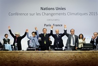 Klimakonferenz in Paris (COP 21): Weltklimavertrag beschlossen
