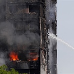 London: Hochhaus in Flammen