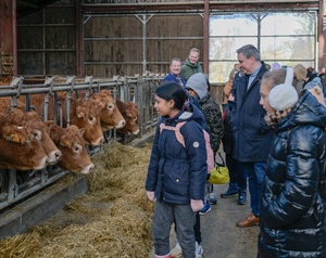 „Landwirtschaft erliewen”: Bauernhofpädagogik-Projekt bietet Schulkindern Lernerlebnis auf Hof und Feld dank Online-Buchungssystem 