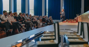 Remise de distinctions honorifiques par le ministre de l’Éducation nationale, de l’Enfance et de la Jeunesse